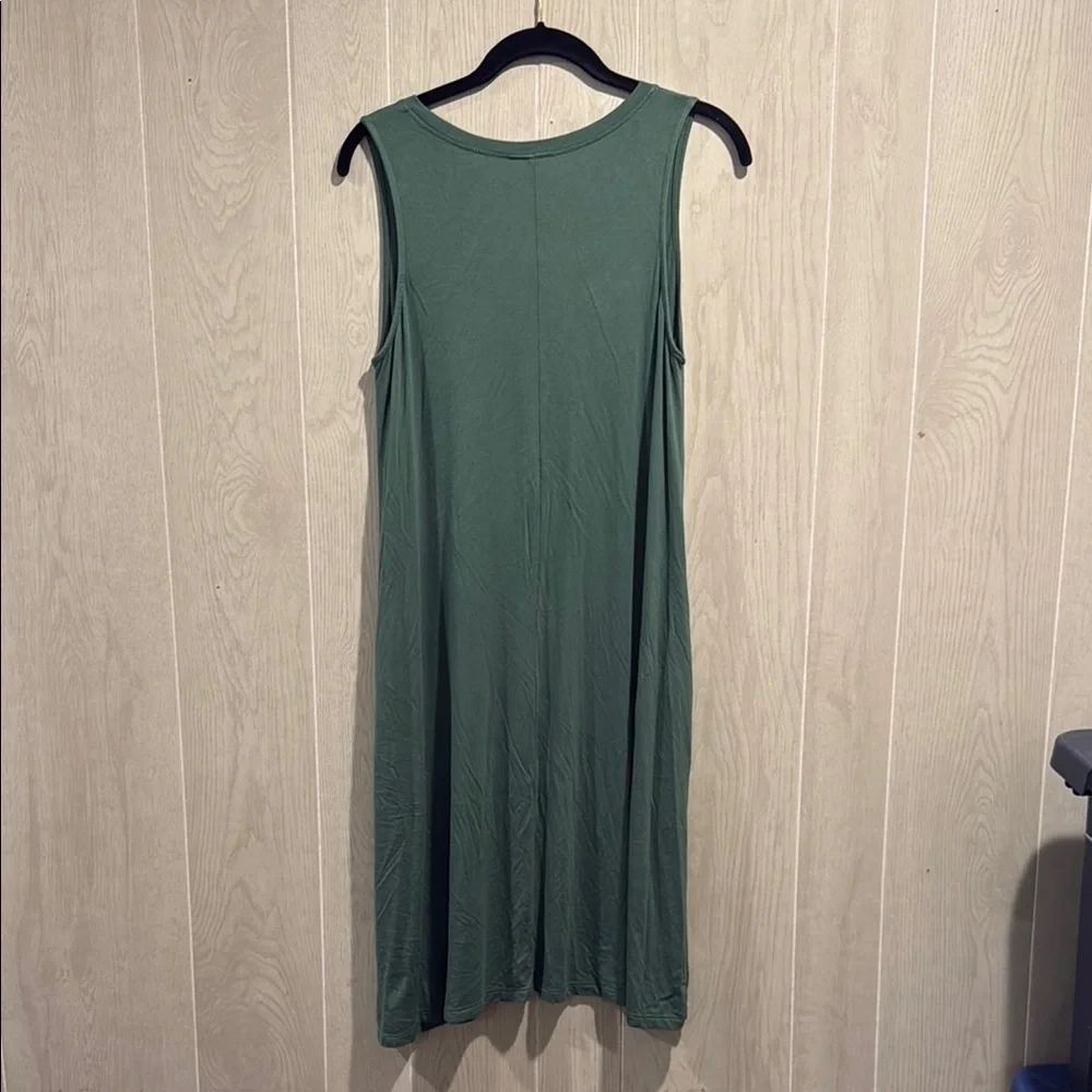 Sleeveless Soft & Stretchy Midi Dress with Pockets - Picture 5 of 5